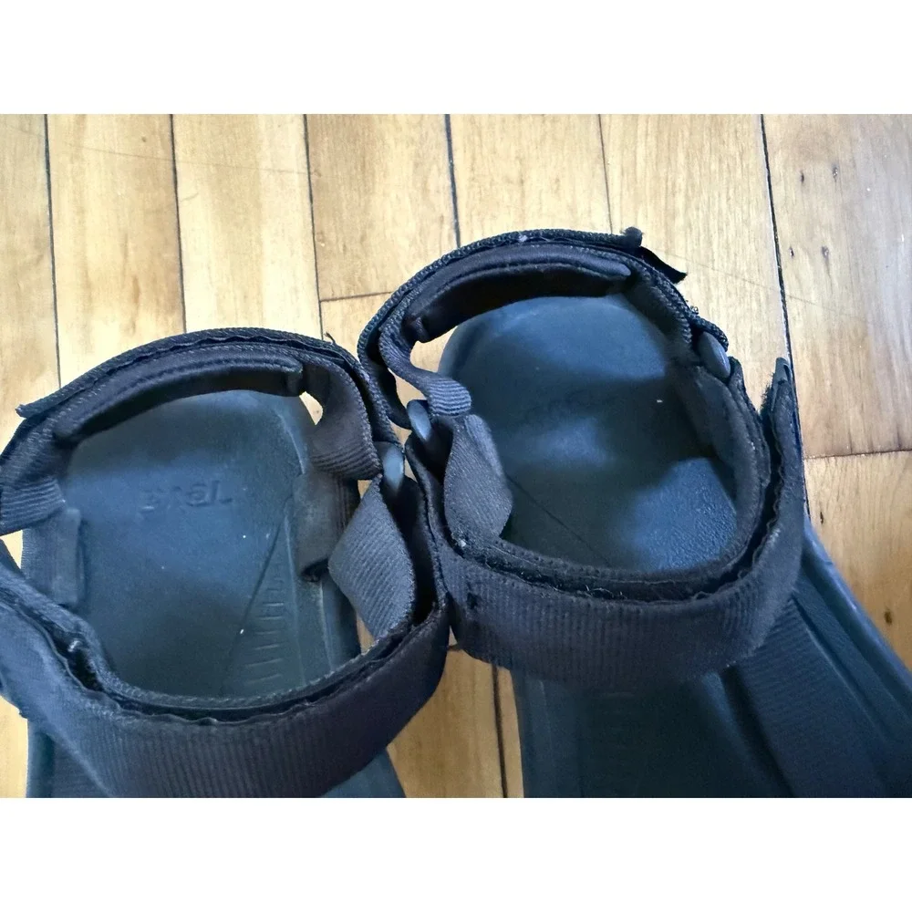 Teva hurricane black sandals athletic outdoor Gorpcore